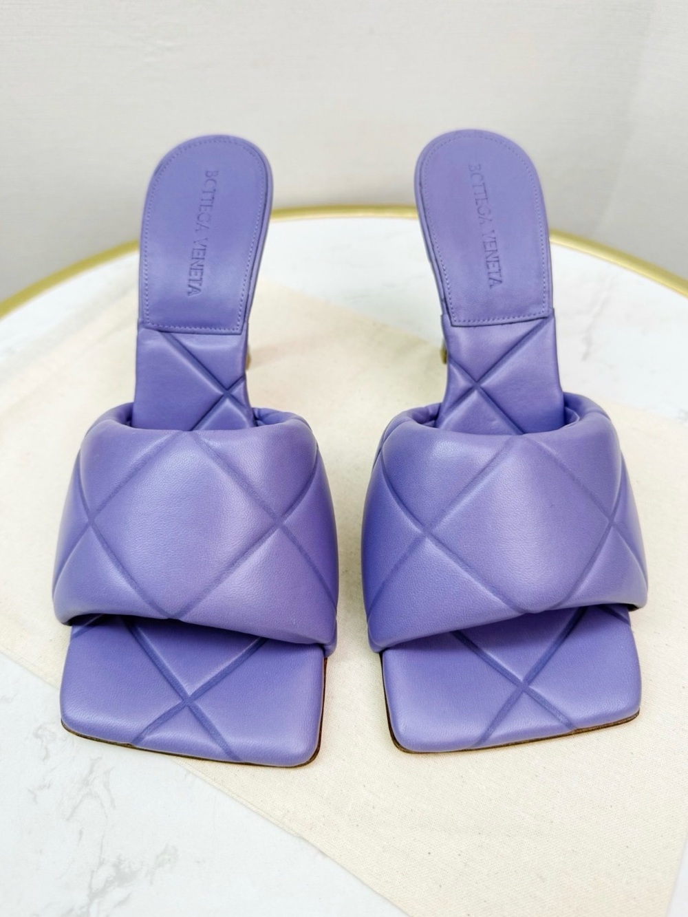 🚩steal Bottega Veneta Lavender Quilted Slide Sandals